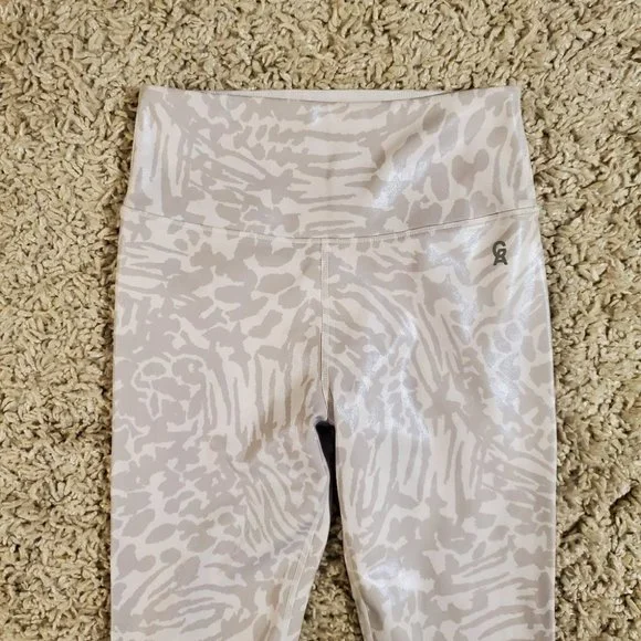 GOOD AMERICAN | Icy Snow Leopard Foil Crop Athletic Yoga Leggings (Size S / 2) - Picture 4 of 8